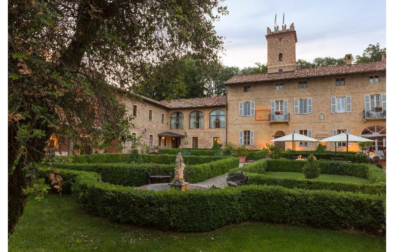 Relais Castello Di Razzano Hotel Alfiano Natta Luaran gambar