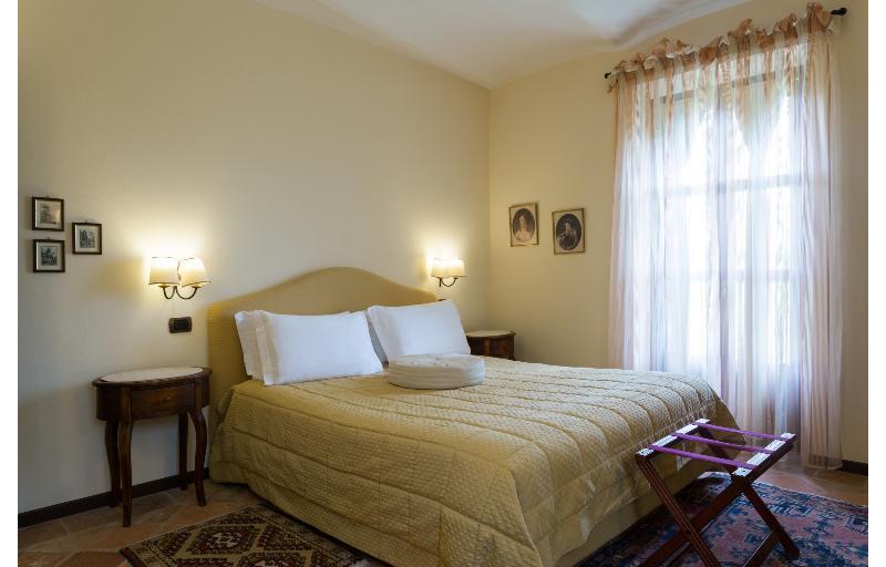 Relais Castello Di Razzano Hotel Alfiano Natta Luaran gambar